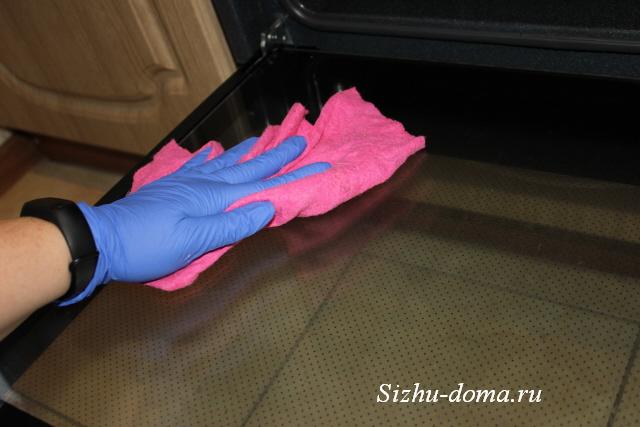 Как помыть электрическую духовку внутри