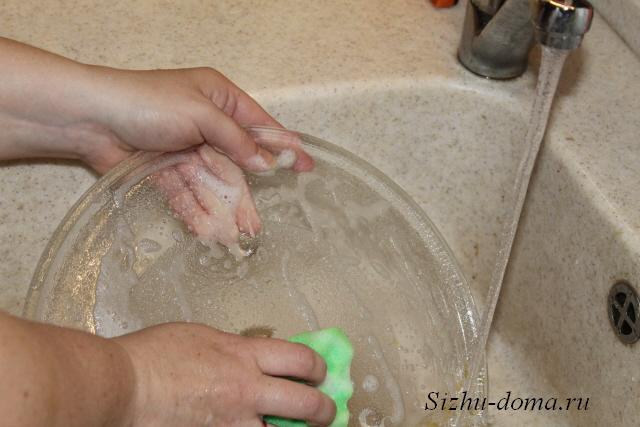 Как помыть микроволновку внутри